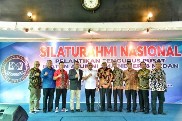 Gubernur Edy Rahmayadi Hadiri Pelantikan Pengurus Pusat Ikatan Alumni SMAN 8 Medan